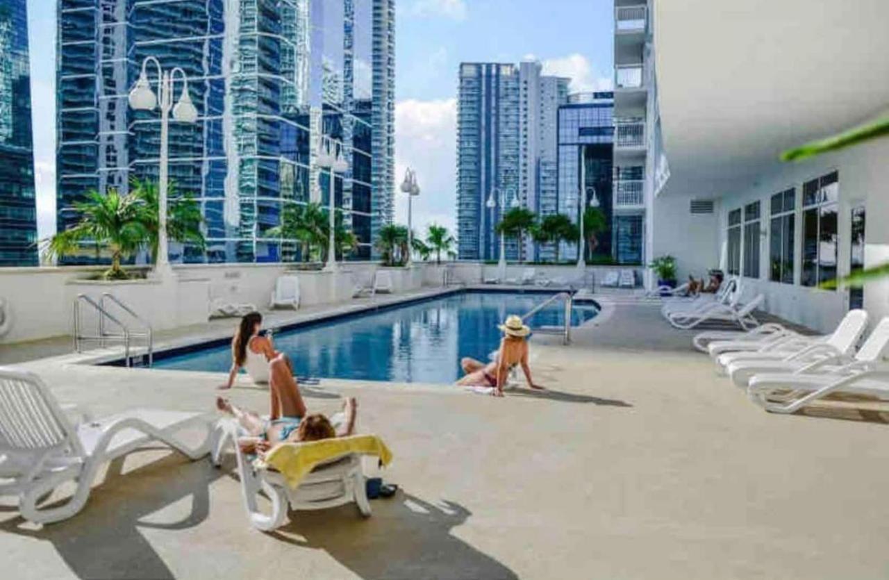 Amazing Condo With Free Parking In Brickell Miami Exteriör bild